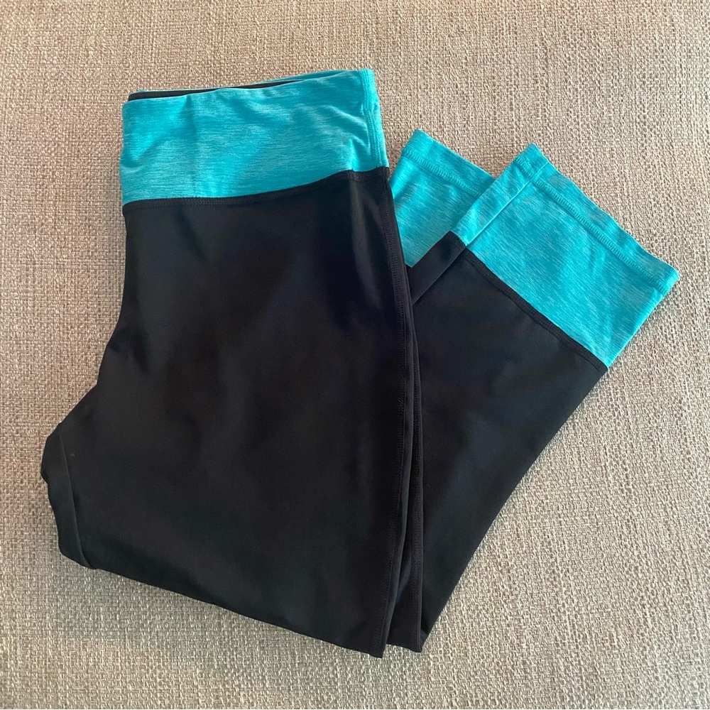 Ideology Women’s Rapidry Colorblocked Athletic capri leggings.